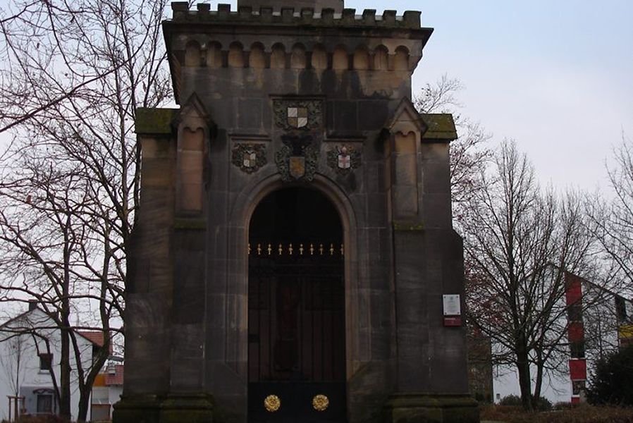 Königskreuzkapelle mit Sandsteinkruzifix à Göllheim