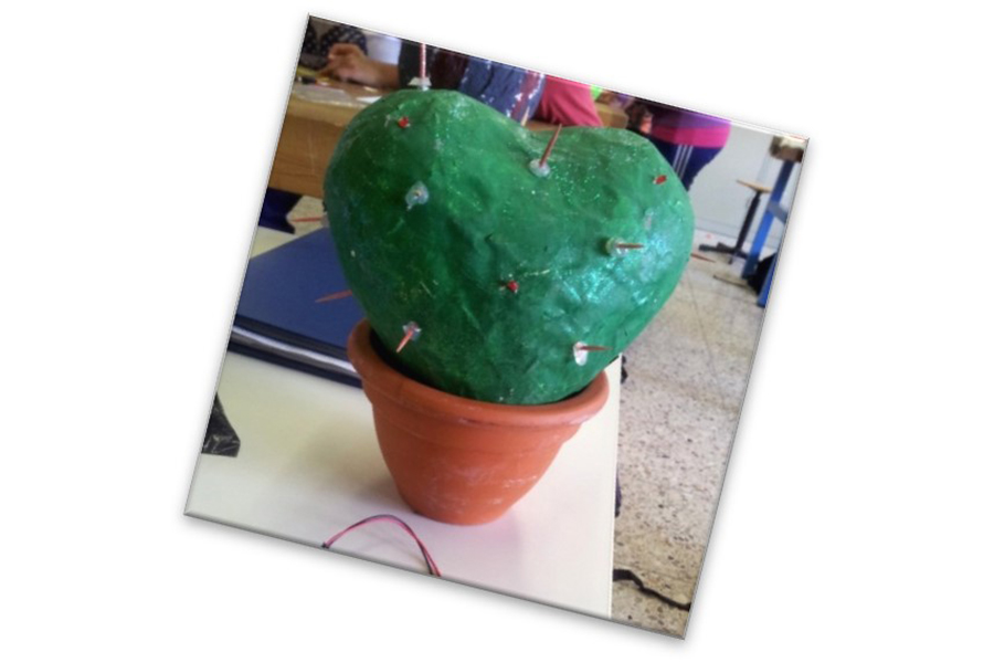 19.4. & 17.5.2024: DIY Kaktuslampe Selbstgebaute Kaktuslampe aus Pappmaché