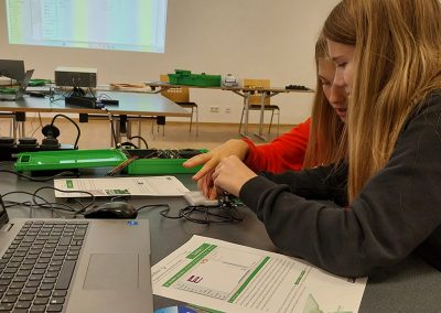 Bau eines Wettersensors (Foto: ZRW)